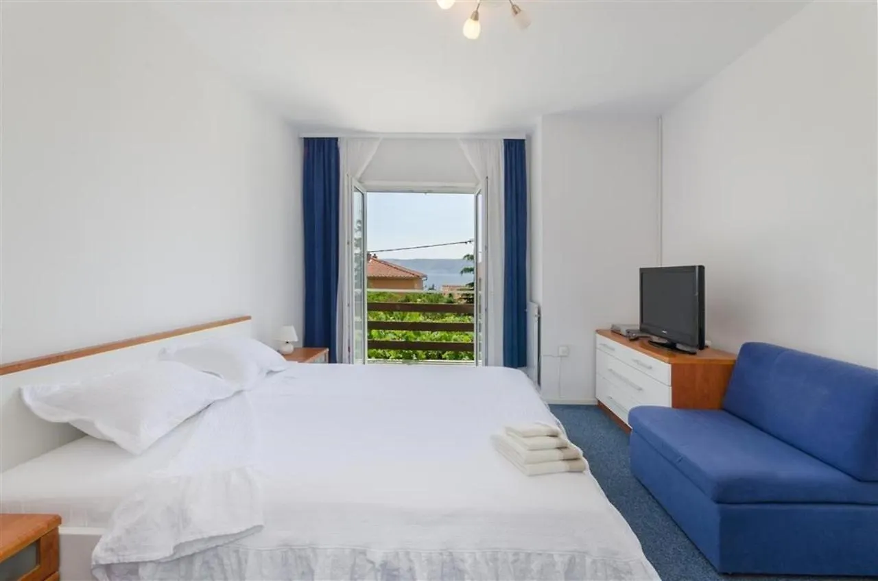 Apartment In Novi Vinodolski 15312