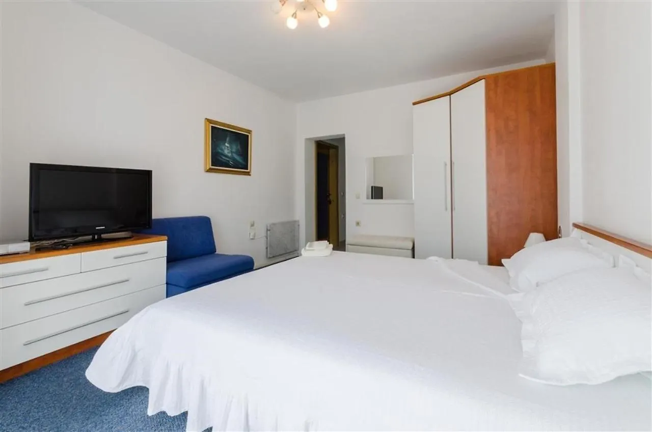 Apartment In Novi Vinodolski 15312